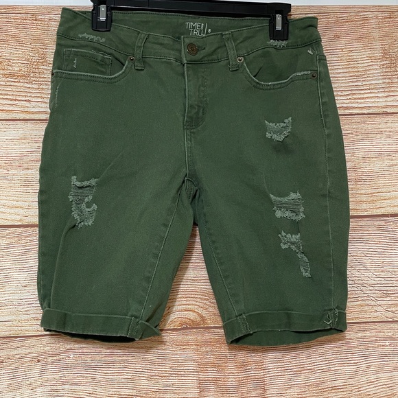 Time and Tru Green Distressed Denim Short Pants Size‎ 8 - Picture 1 of 6